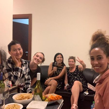 Female Only-Anaruby Backpackers- Metro Station Mashreq Hostel Dubai Exterior photo