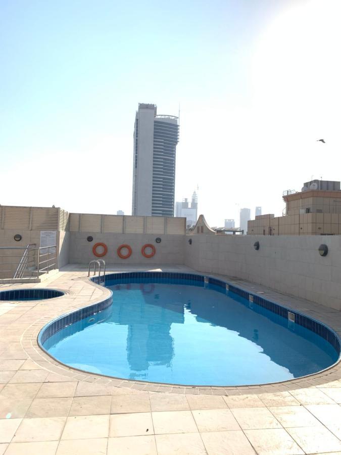 Female Only-Anaruby Backpackers- Metro Station Mashreq Hostel Dubai Exterior photo