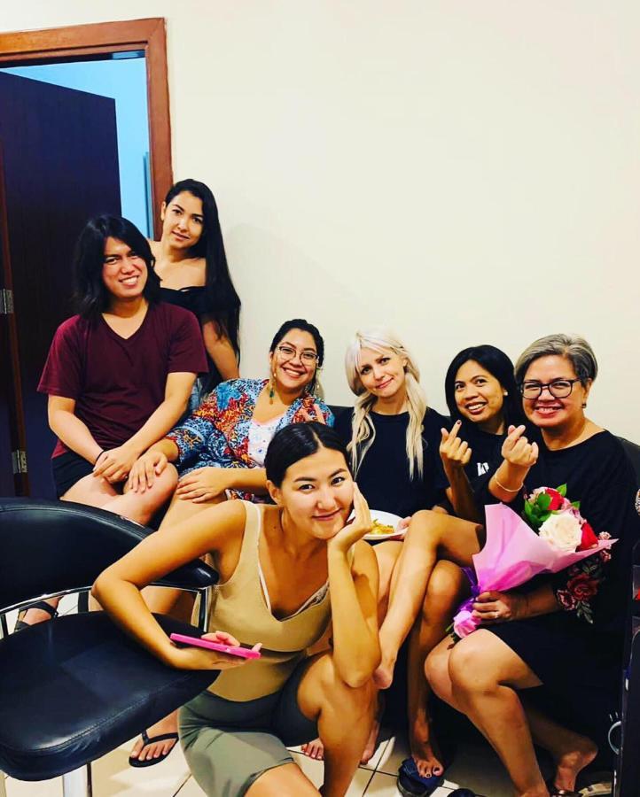 Female Only-Anaruby Backpackers- Metro Station Mashreq Hostel Dubai Exterior photo